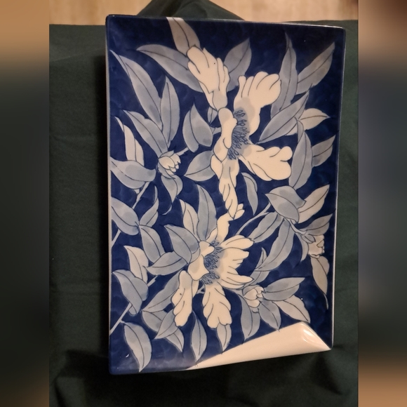 RECTANGLE ceramic plate This is a unique rectangle ceramic plate with a folded e - Picture 2 of 3